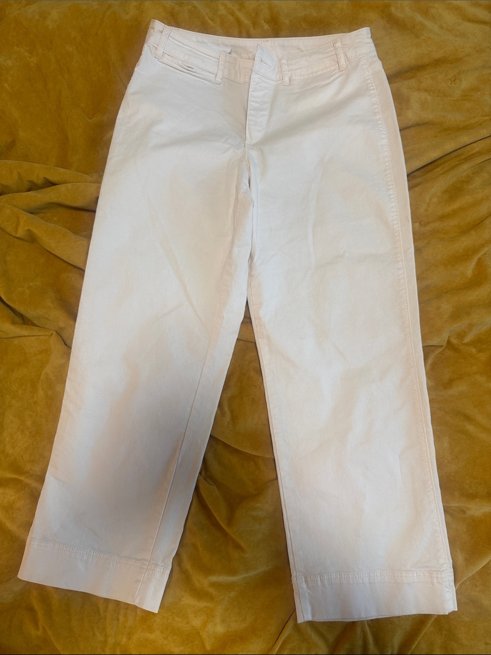 Old Navy Off-White straight leg cropped pants size 6 new without tags